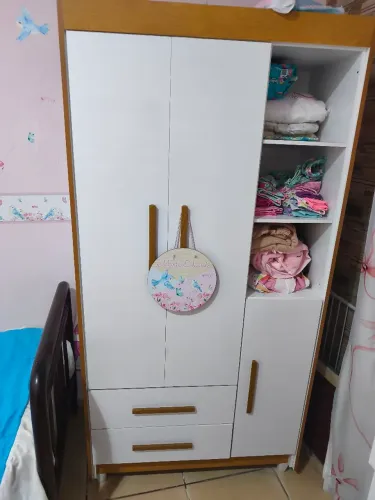 vende se im guarda roupa infantil com comoda