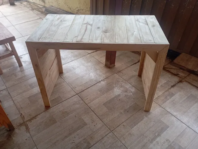 Mesa Escrivaninha de Madeira de Palete Maciça (110x60cm) - Nova / Pronta Entrega