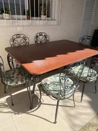 Mesa de ferro antiga com 6 cadeiras