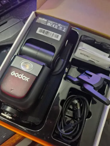 Flash Godox V860iii com 2 Baterias