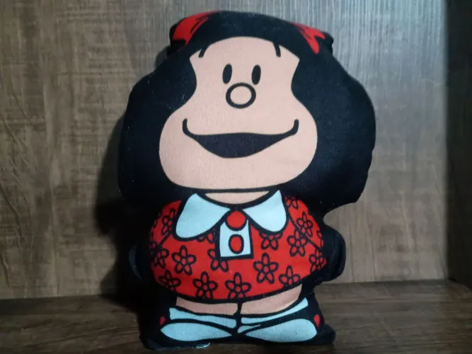 Boneca almofada Mafalda usada na condição das fotos 