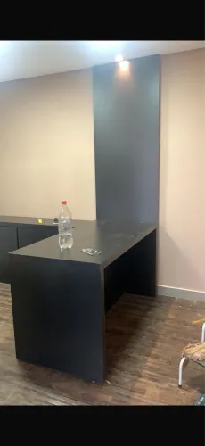 Mesa escritório com armário 