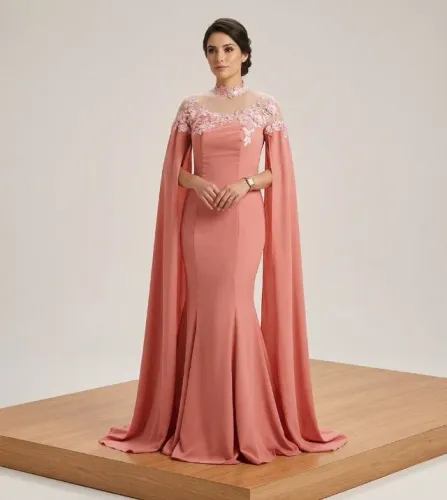 vestido de festa e madrinha rose gold com manga de capa