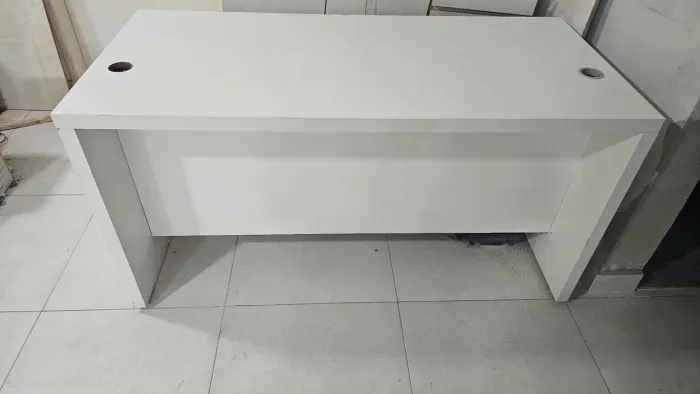 Mesa de escritório reforçada