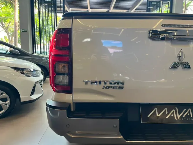 Mitsubishi TRITON HPE-S 2.4 CD 4X4 TB Diesel Aut. 2026