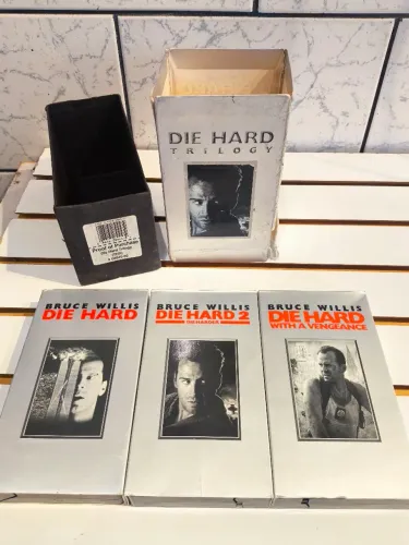 Fita VHS Duro de matar Bruce Willis box raríssimo DIE HARD TRILOGY