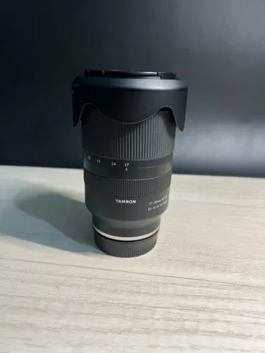 Lente Tamron 17-70mm f/2.8 Di III-A VC RXD Sony E
