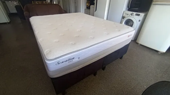 Cama box Queen size Colchão Herval molas ensacandas dividimos TB cartão