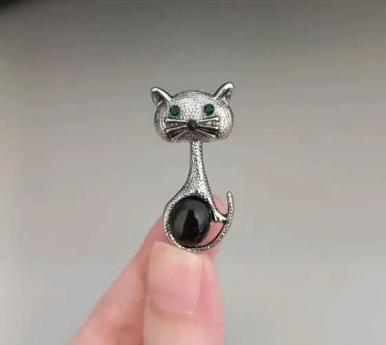 Broche Gatinho de Pedra Escura (novo)