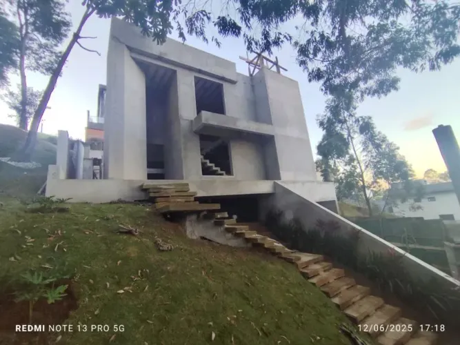 Casa a venda em Santana de Parnaíba no Condomínio Reserva Santa Anna!