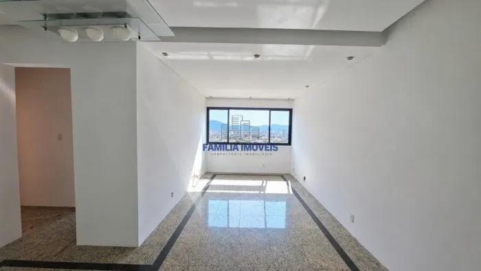 Apartamento à venda 2 quartos elevador Campo Grande Santos/SP