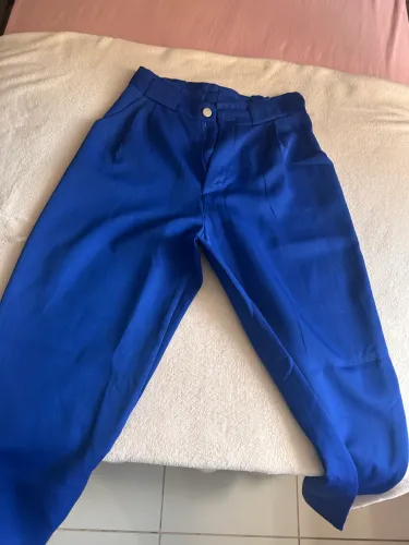 Calça de tecido azul