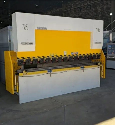 Dobradeira CN 3200 x 150 ton