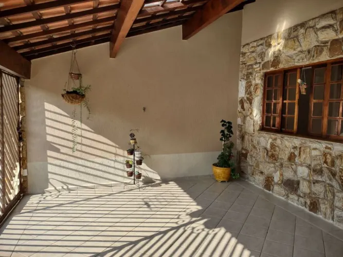 Casa com 3 dormitórios para alugar, 129 m² por R$ 4.636,00 - Jardim do Lago - Atibaia/SP