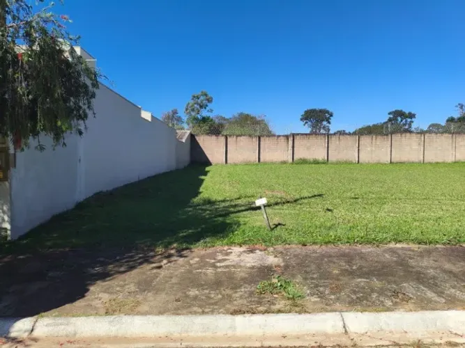 Terreno 300 m2  no Condomínio Espraiado