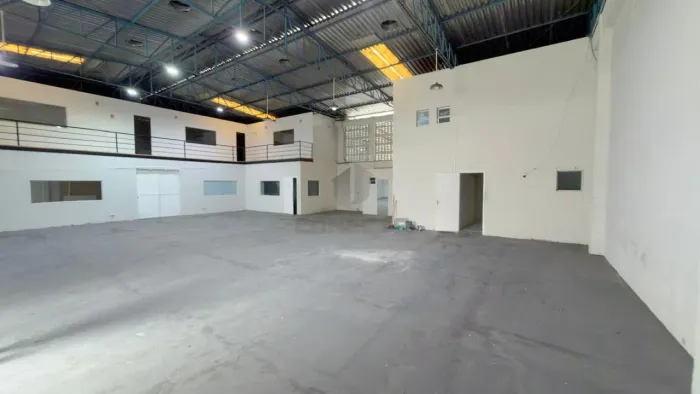 Galpão em Santa Mônica, Vila Velha - Pé direito alto, ar condicionado, 432 m²