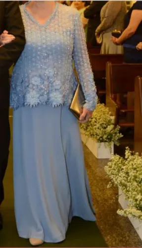 vestido da mãe da noiva ou madrinha rendado azul g