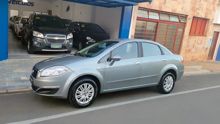 Fiat Linea Essence 1.8 Flex 16V 4P 2015