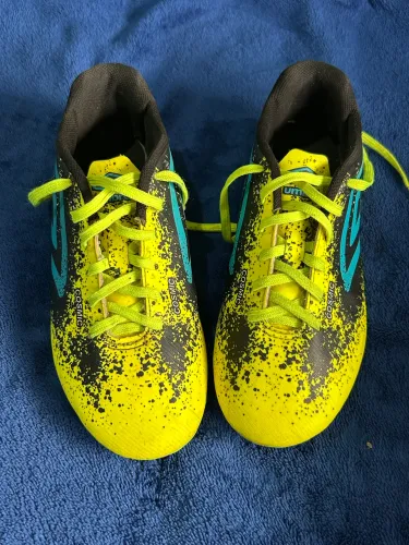 Chuteira Umbro Cosmic 39 - usada apenas 1 vez