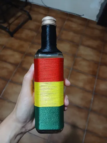 Garrafa decorativa Reggae em fio