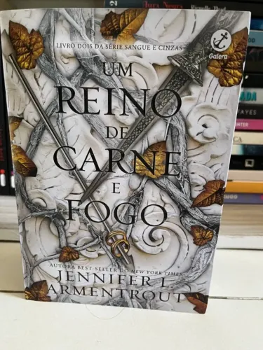 UM REINO DE CARNE E FOGO -JENNIFER L. ARMENTROUT | NOVO + BRINDES