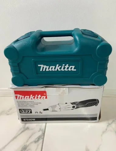 Kit Parafusadeira Makita 4.8V Completa com Maleta