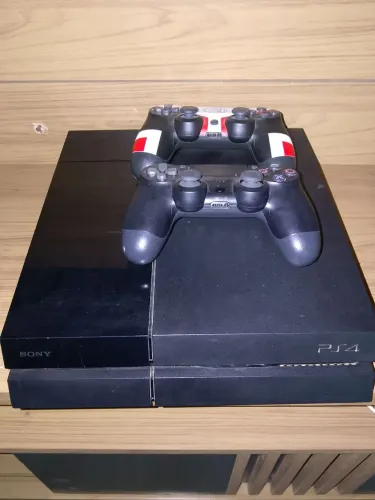 Ps4 usado, em perfeita condições, com jogo: GTA5, RED DED 2