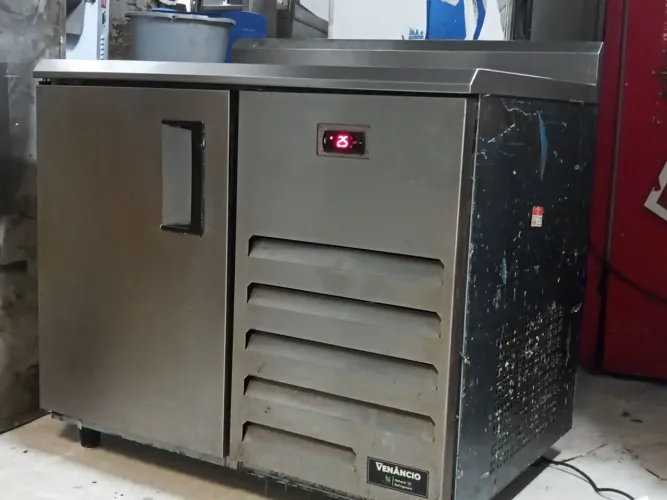 Balcão refrigerado, 1 porta Venâncio, medida 100x73x85
