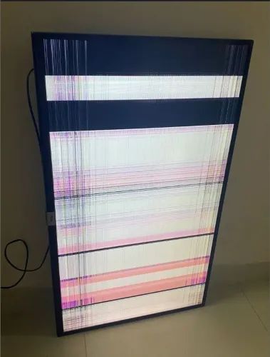 Vendo tv TCL 43 polegadas ( pra retirar peças)