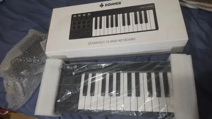 Teclado controlador Midi STARRYKEY 25 + Pedal Sustain + UBS Bluetooth