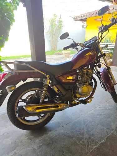 Haojue Chopper Road 150 na cor vinho.<br>