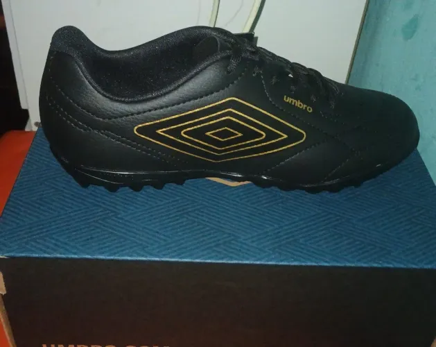 Chuteira umbro