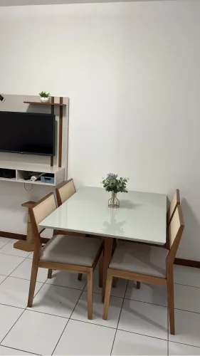 Mesa em madeira maciça 