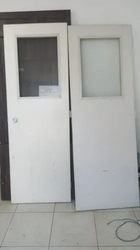 Portas de divisórias com vidro
