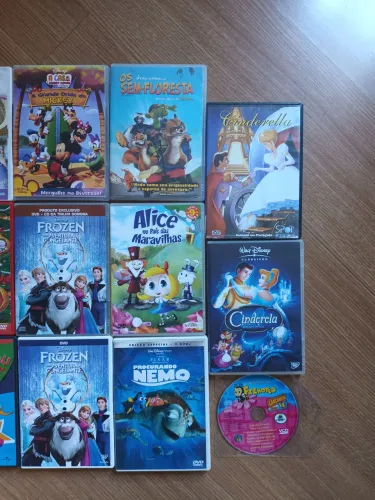 Cds e DVDs infantis diversos títulos 3 por 12,00