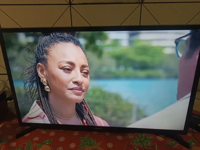 Smart TV Samsung 32" HD (HDR / Wi-Fi / Apps / Usada) - Estado de Nova!