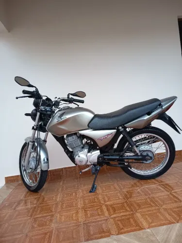 Titan 150 ES 2008 moto para pessoa exigente