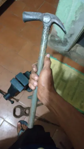Martelo antigo relíquia como tá na foto