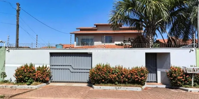 Sobrado - 6 quartos com 4 suítes - 504 Norte