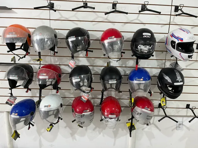 Kit com 17 capacetes na promoção, só vendo o pacote completo.