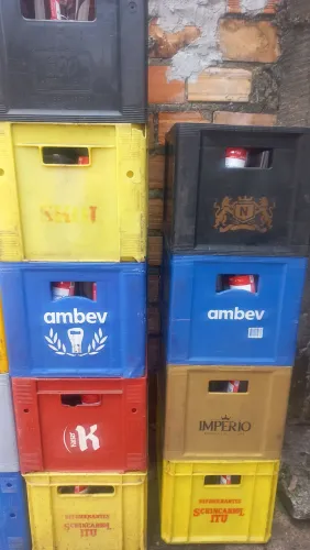 Vendo 8 grades de cerveja de 1 litro com 12 em cada. No valor de 35,00 cada.