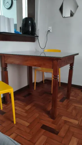 Mesa de demolição com 4 cadeiras