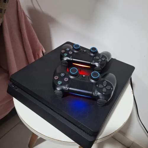 ps4 1tb de armazenamento, 2 controles, zero!