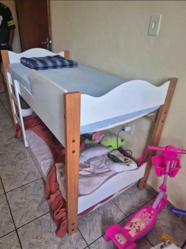 Beliche infantil com os colchões