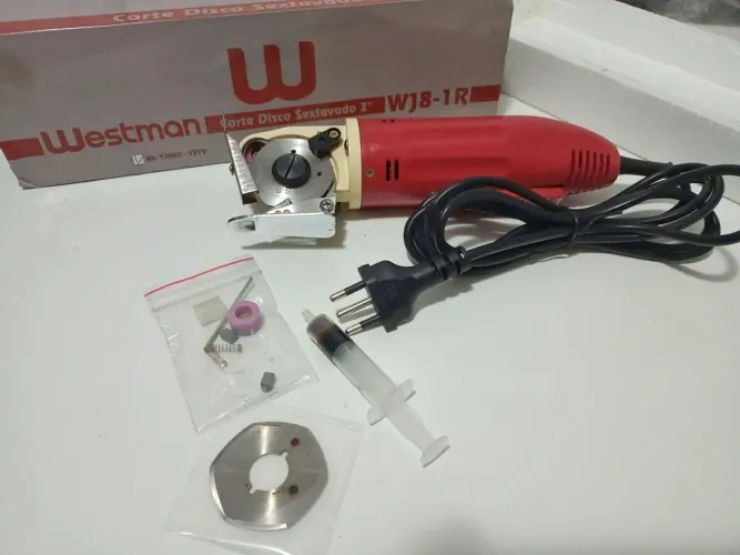Máquina De Cortar Tecido Bananinha Westman 110v Na Caixa - Estado De Nova