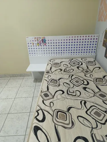 Vende-se cama de solteiro e colchão usada