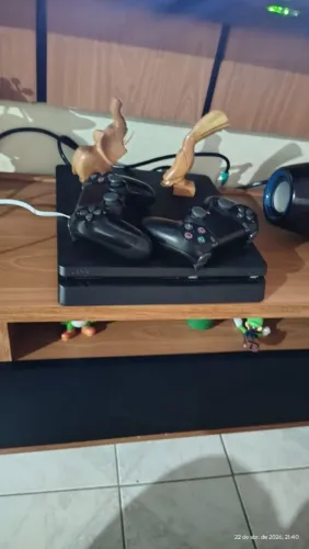 Ps4 semi novo bem conservado 1 terá 2 controles..