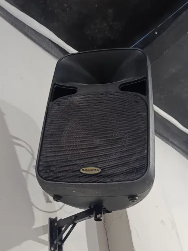Par de Caixas de Som Ativas Samson Auro D415 - 400W RMS Cada (Conversadas)