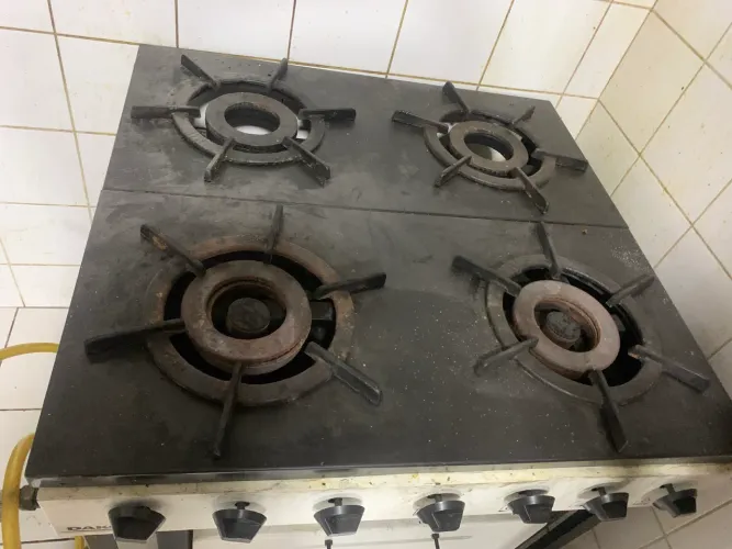 Fogão 4 bocas com forno