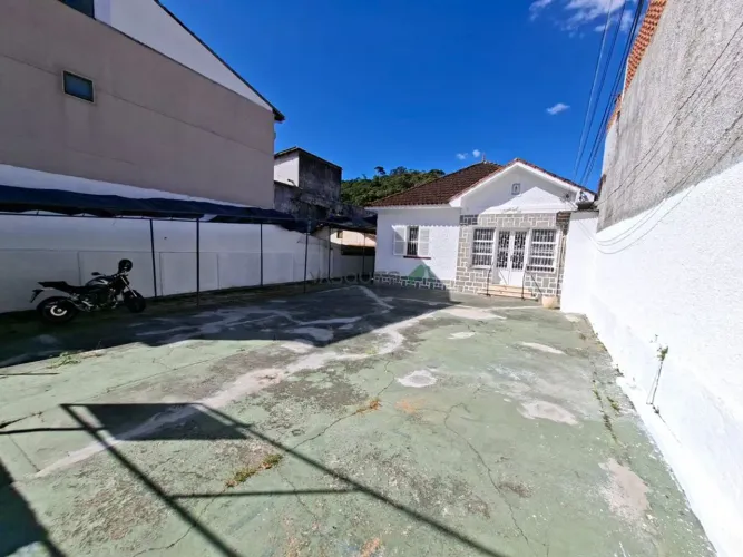 Casa comercial na Tijuca para locação